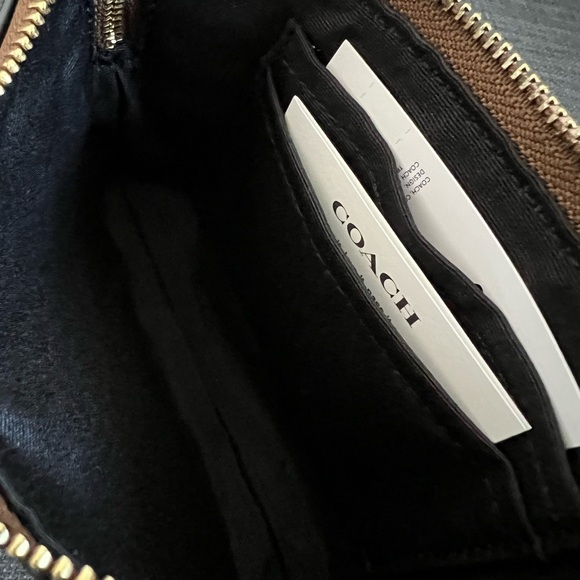 NWT COACH WRISTLET CLUTCH ZIPPED CARDHOLDER LEATHER - Picture 6 of 6